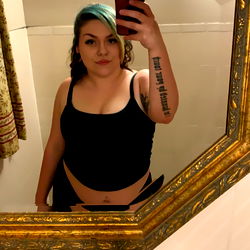 L.A.-based OnlyFans model Ashley in a mirror selfie