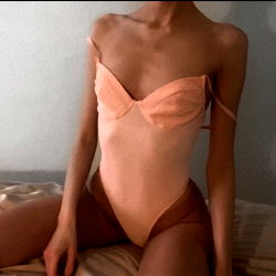 AnnaBanana in a Peach Bikini