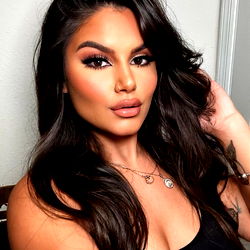 Olivia ❤️: A Moment of Glamour