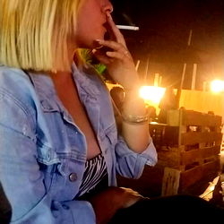 Almendra - Smoking and Stylish