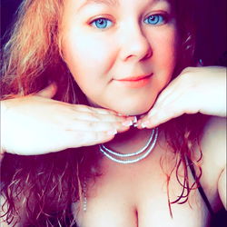 Anna, a vibrant model from Florida