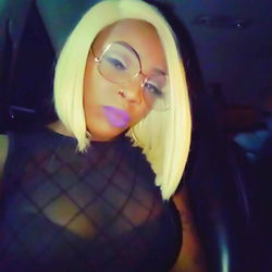 ChariteeOfficial: Glamourous OnlyFans Model