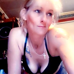 MaMa Jackson - Trendy Fitness Model in Gym Attire