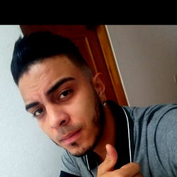 Alejandro DUQUE from Medellín - Selfie with thumbs-up