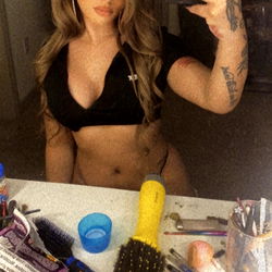 Sexy Model Aalliyah Showing Her Stylish Look