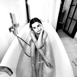 Andonlyvee in the Bathtub