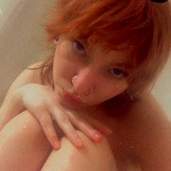 OnlyFans Model SpyderBxxtch in Las Vegas: Intimate Shoot with Sensual Stance