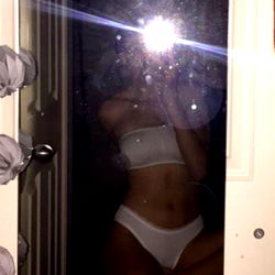 Mona - OnlyFans Model