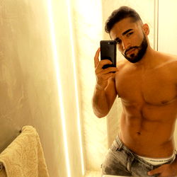 Abraham Rodríguez from Caracas - Bodybuilder in Shirtless Bathroom Photo