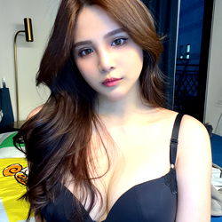 Ash, Taiwanese Model in Lingerie