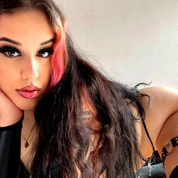 MIA ๐ฉท FREE photo