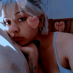 Ajenjito, A Fan-Favorite Model with a Heartfelt Smile