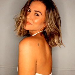 Mar, a Model's Confident Pose for the Camera