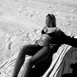 Beachside Relaxation - Onlyfans Model Alex Thompson