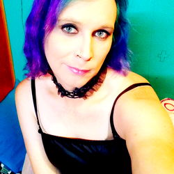 Aria Dye in Vivid Pink and Black