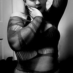 OnlyFans Model Harley Lynn - Striking a Pose