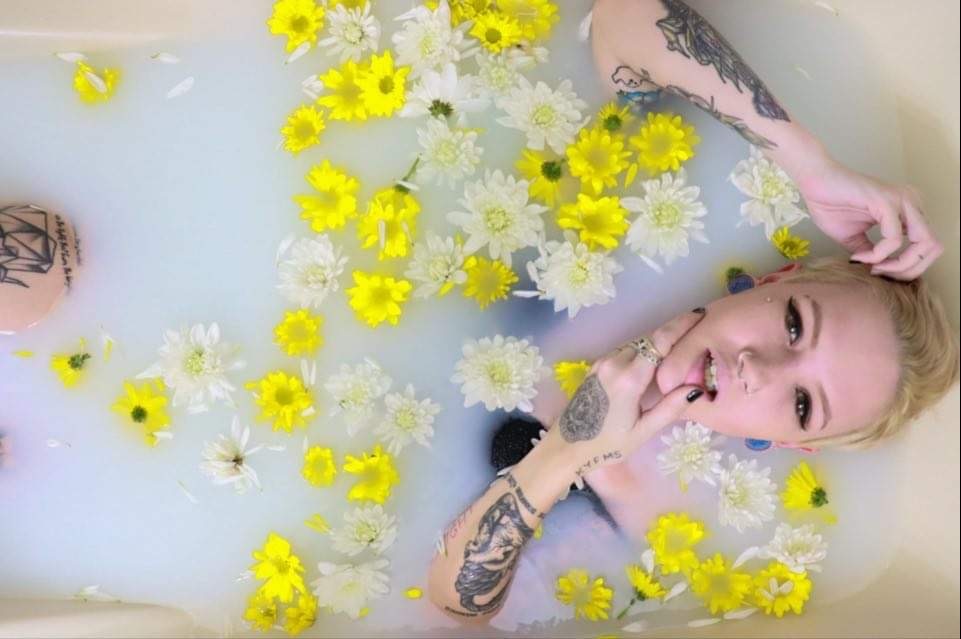 Autumn Rae 🌸 photo