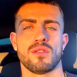 AnacondaXX, A Famous Onlyfans Model