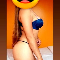 Onlyfans Model Andrea Showing Off Physique