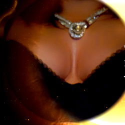 AllureousTerrilee, OnlyFans Model Sharing Her Snap Photos in Pennsylvania Hotel and Homes