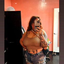 NAN, Atlanta-based OnlyFans Model Poses in Jeans