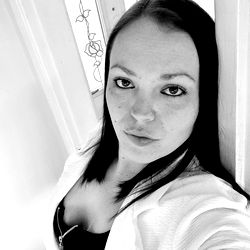 Model Jade Lee Poses for OnlyFans