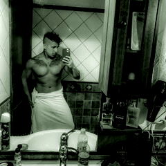 Mirko TOPmaster in Bathroom Mirror Selfie