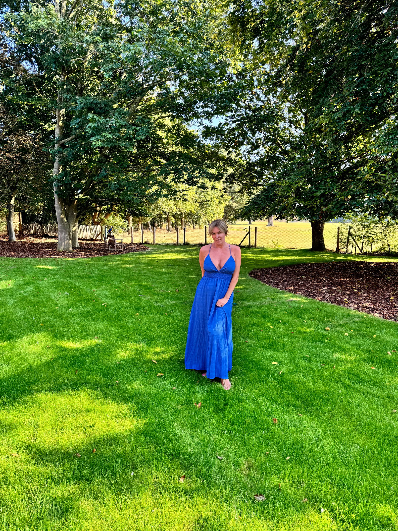 𝗦𝗨𝗠𝗠𝗘𝗥 𝗥𝗢𝗦𝗘 𝗦𝗪𝗜𝗡𝗚𝗘𝗥 𝗪𝗜𝗙𝗘 photo