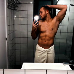 Onlyfans Model Tayler in Bathroom Mirror