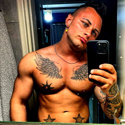 Aris Owner, OnlyFans Model, Shirtless