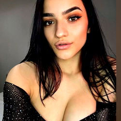 Emily Wills - OnlyFans Model