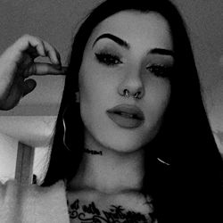 OnlyFans Model 🔥 Amber Kiss 🔥 Sharing a Moment