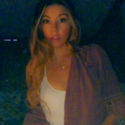 LauraLoveJoy in a Cozy Pose