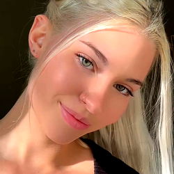 OnlyFans Model Annie Angel - Aesthetically Pleasing Portrait