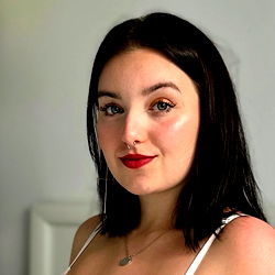 Allecsa, a Next to You Model