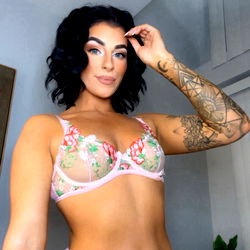 Female Model in Onlyfans Advertisement