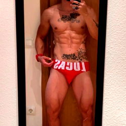 Fitness Model AlexanderUgs in OnlyFans Ad