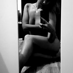 Babyr_UX, OnlyFans Model in a Mirror