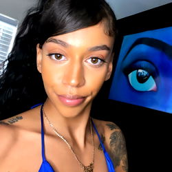 Model Ari on OnlyFans Sharing Personal Moments