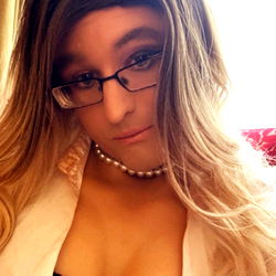 Alluring Alice, OnlyFans Model from Buckinghamshire, in an Exclusive Moment