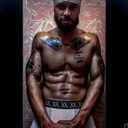 OnlyFans Model HIDEF Takes a Shirtless Break in the Gym