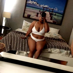 OnlyFans Model Simone's Intimate Photoshoot