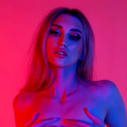 AIKO KIMURO - OnlyFans Model, Photography in Action