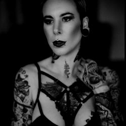 Jay van Elmstreet: A Model with Tattoos and Piercings