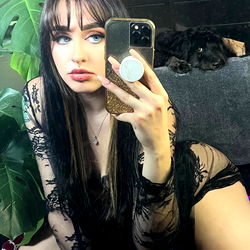 OnlyFans Allie - 23-Year-Old Model