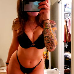 Alex Dove: OnlyFans Model