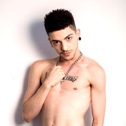 Fit Model Alex Roman: A London-Based Gym Enthusiast