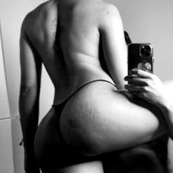 Sizzling OnlyFans Model Daniela Triana from Colombia