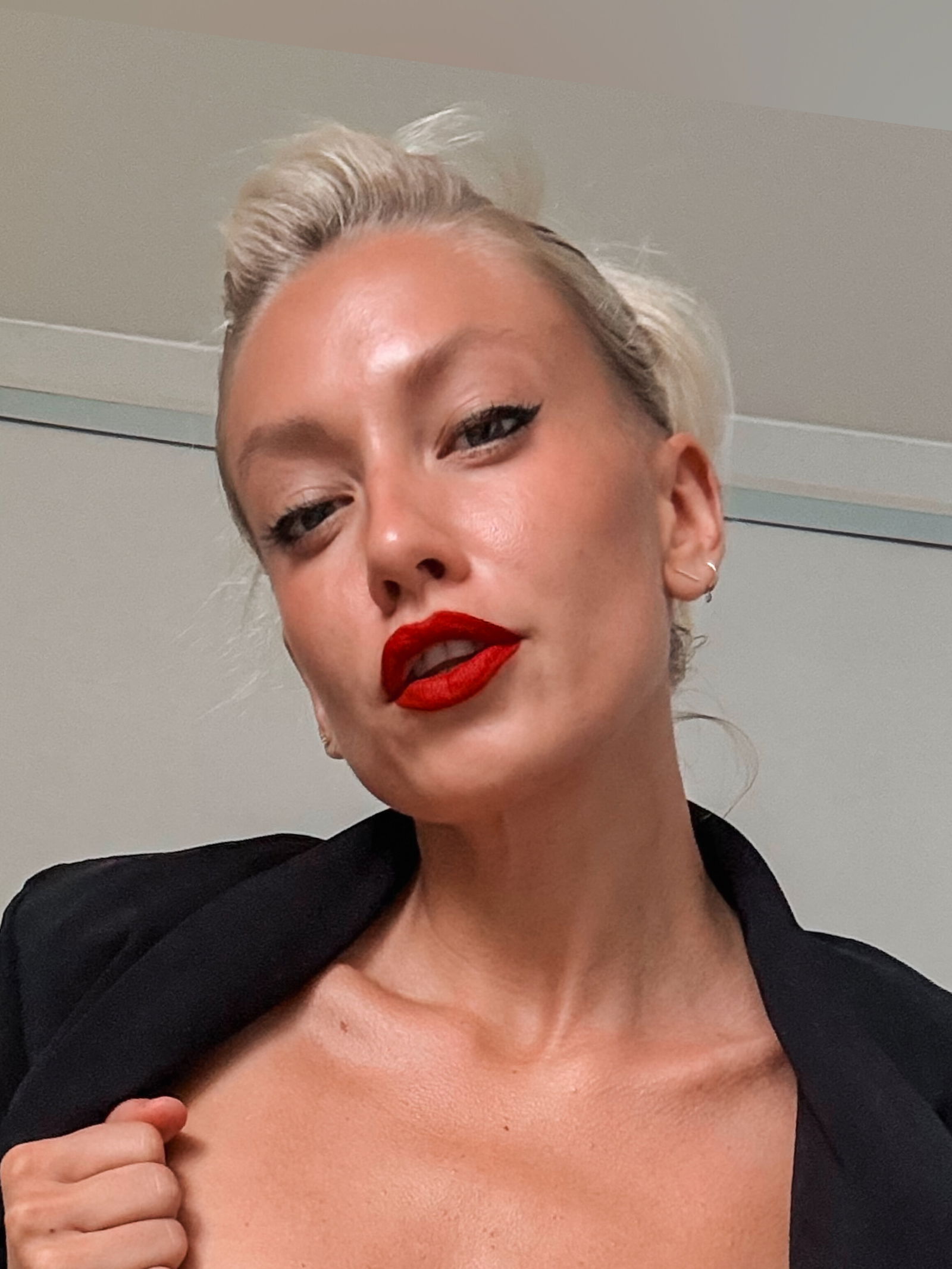 𝑩𝒐𝒎𝒃𝒔𝒉𝒆𝒍𝒍 𝑾𝒊𝒇𝒆 𝑨𝒎𝒚 💋 photo