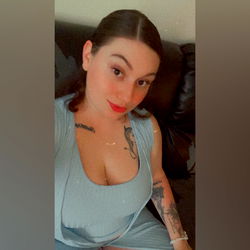 OnlyFans Model Paigeboo7 Striking a Pose